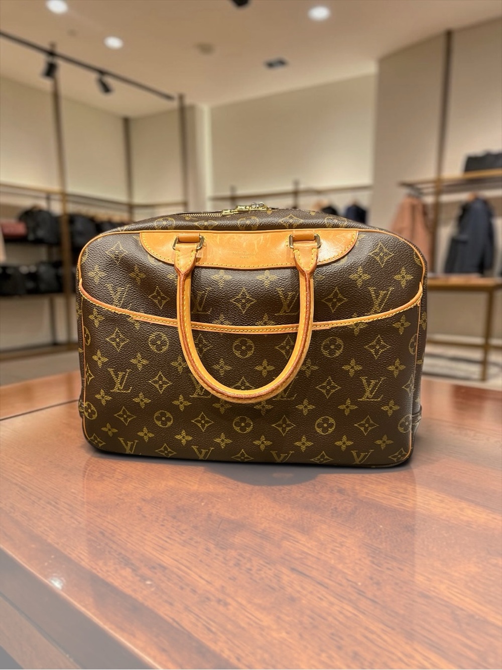 Vintage Louis Vuitton Monogram Deauville Vanity Handbag – Authentic